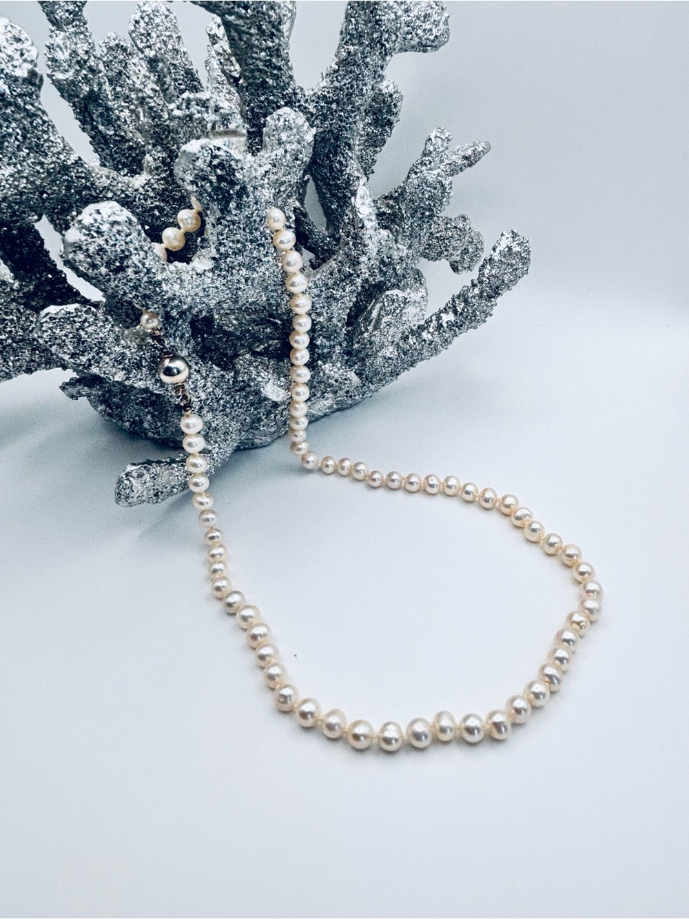 Beautiful 925 Silver clasp white freshwater pearl necklace